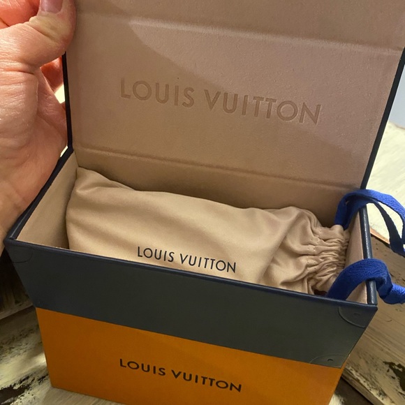 Louis Vuitton Blade Square Sunglasses - Picture 8 of 9